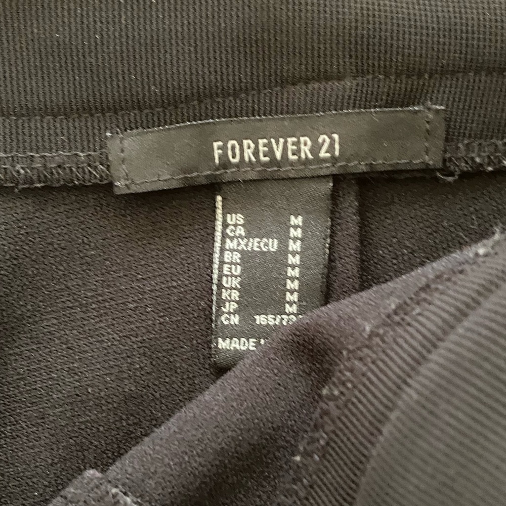 ๐ฅ๐ฅ90โs Alanis Morissette Black Girlhood-Rock Skort by Forever 21 - Picture 3 of 7